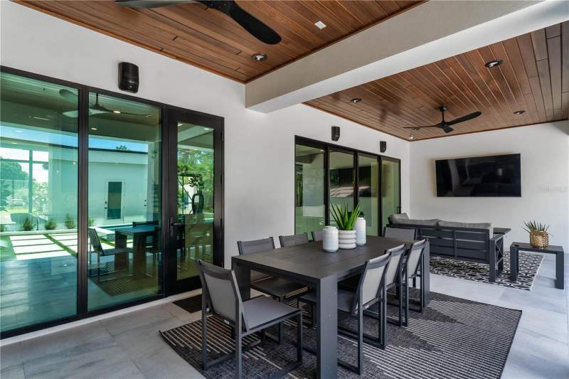 5 bedroom Single Family Residence at 2201 N Glenwood Drive, Ridgewood Park, Tampa — photo 5