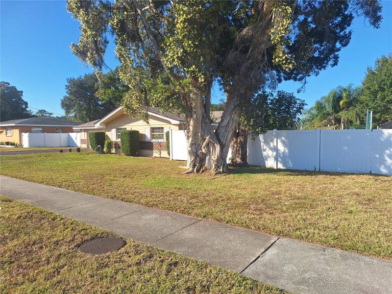 4 bedroom Single Family Residence at 1202 S Keene Road, Oak Acres Add, Clearwater — photo 3