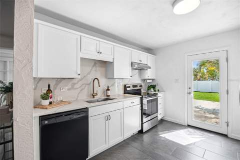 5931 Mangrove Street, St Petersburg FL - photo 11 of 39
