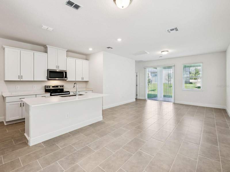 4 bedroom Single Family Residence at 2194 Wildberry Way, Cyrene At Minneola, Minneola — photo 2