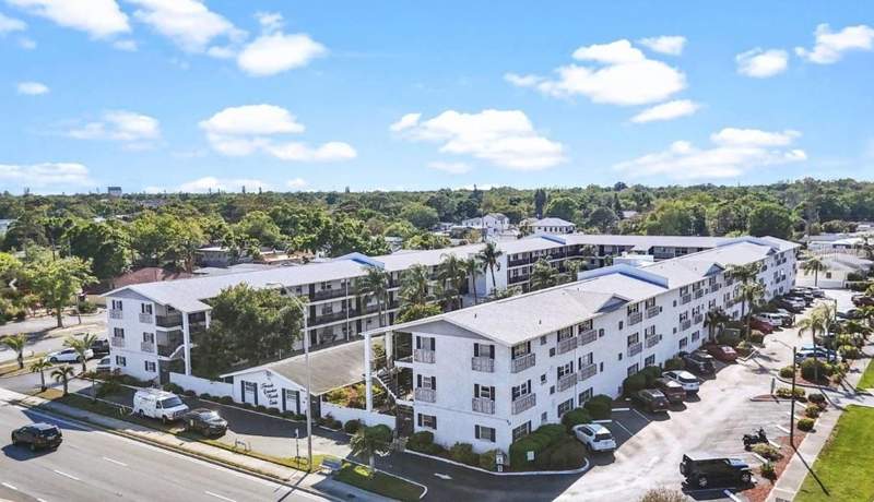 French Quarter North Condo