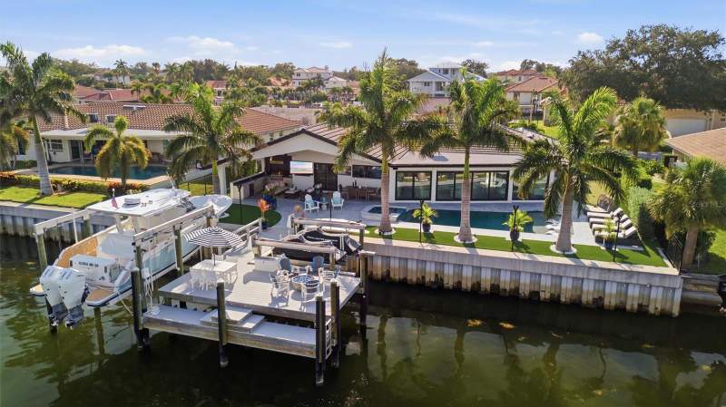 4 bedroom Single Family Residence at 2022 Hawaii Avenue, Venetian Isles, St Petersburg — photo 2