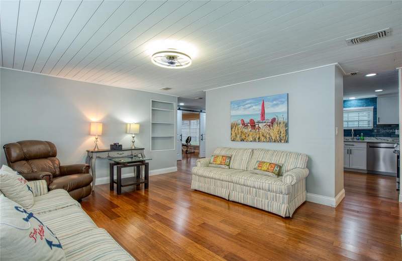 2 bedroom Manufactured Home at 407 Dolphin Drive, Gull-Aire Village, Oldsmar — photo 2