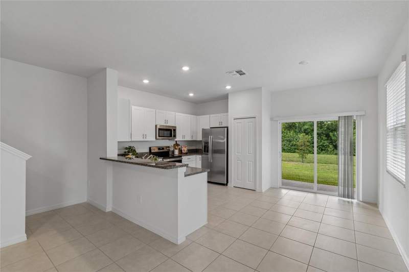 2 bedroom Townhouse at 222 Tulip Banded Way, South Shore Pointe, Ruskin — photo 3