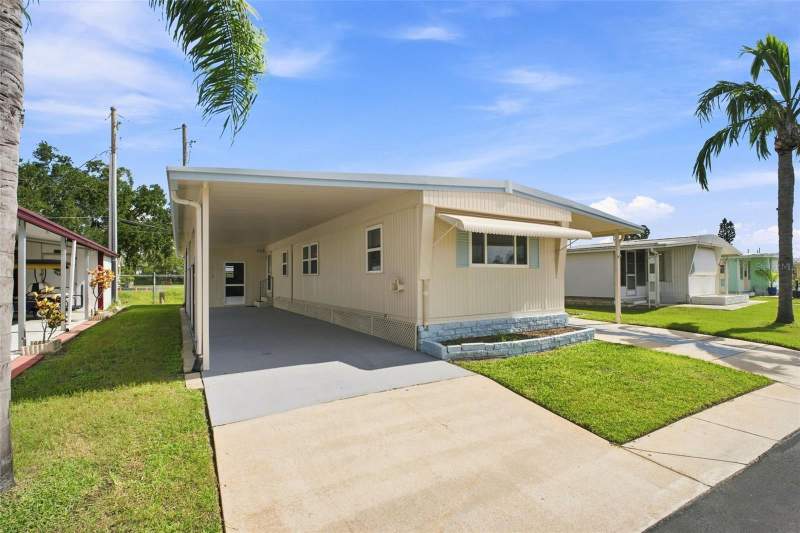 2 bedroom Manufactured Home at 6711 Clemens Boulevard, Senate Manor Unrec, Port Richey — photo 2