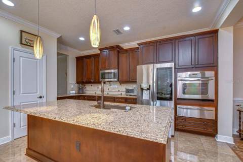6806 Muncaster Court, Tampa FL - photo 15 of 78
