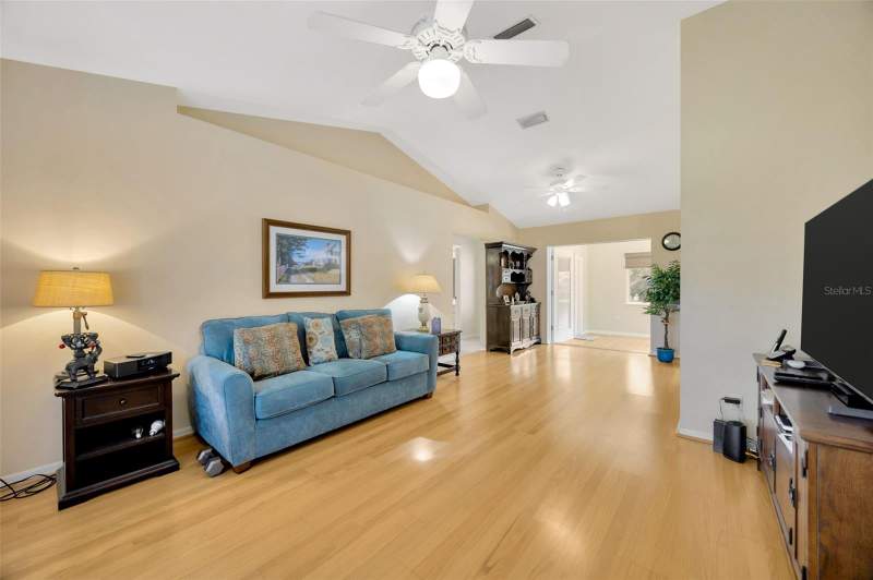 2 bedroom Single Family Residence at 37157 Foxrun Place, Silver Oaks, Zephyrhills — photo 4