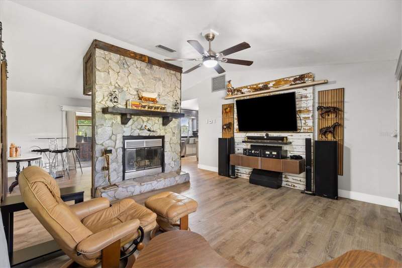 3 bedroom Single Family Residence at 37149 Grays Airport Road, Unincorporated, Lady Lake — photo 5