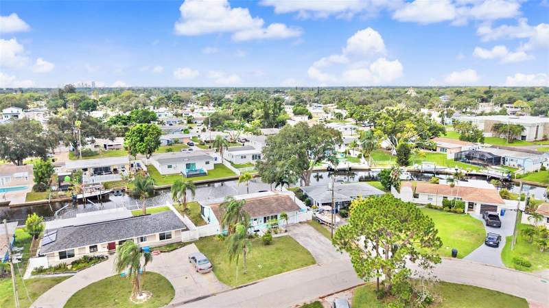 3 bedroom Single Family Residence at 9472 TREASURE LANE, SUN PLAZA ISLES, ST PETERSBURG — photo 4