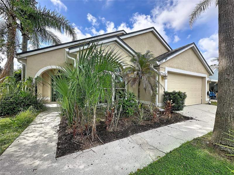 4 bedroom Single Family Residence at 1047 Kelly Creek Circle, Twin Rivers Sec 3A, Oviedo — photo 2