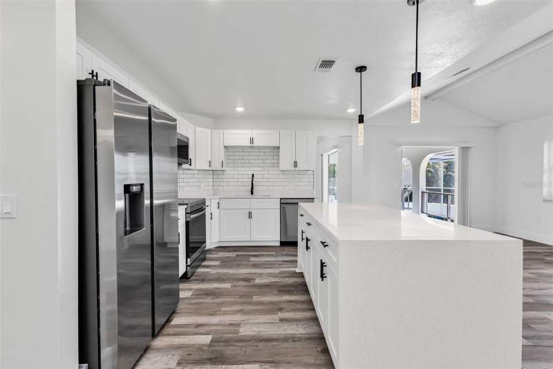3 bedroom Single Family Residence at 2161 Aqui Esta Drive, Punta Gorda Isles Sec 06, Punta Gorda — photo 5