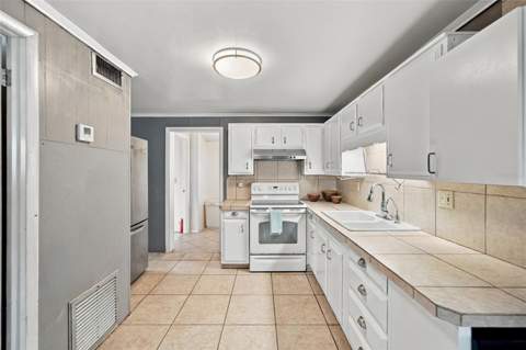 10 Lychee Drive, Winter Haven FL - photo 11 of 36