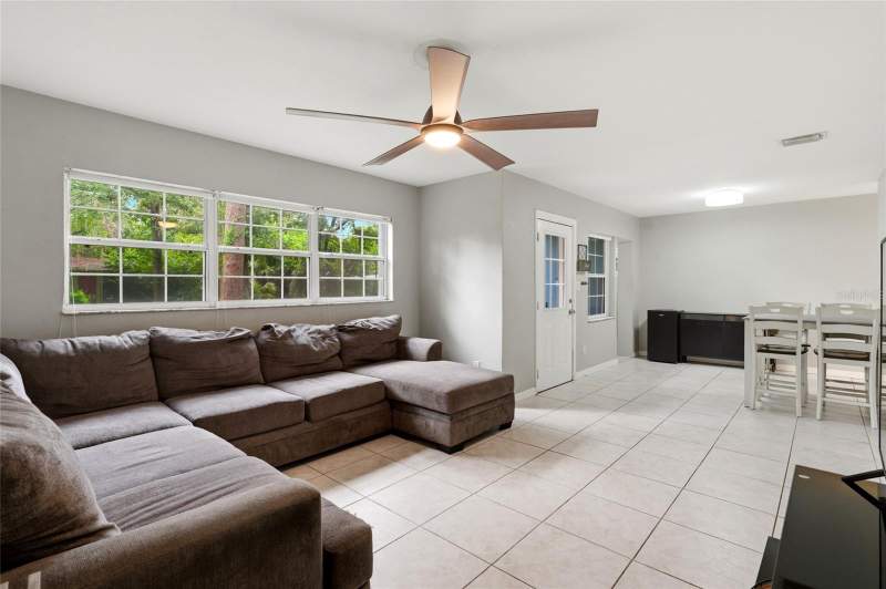 5 bedroom Single Family Residence at 630 NW 35th Terrace, Woodland Terrace, Gainesville — photo 4
