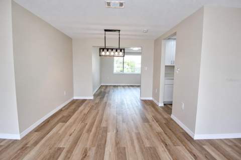 7421 Sandalwood Drive, Port Richey FL - photo 8 of 32