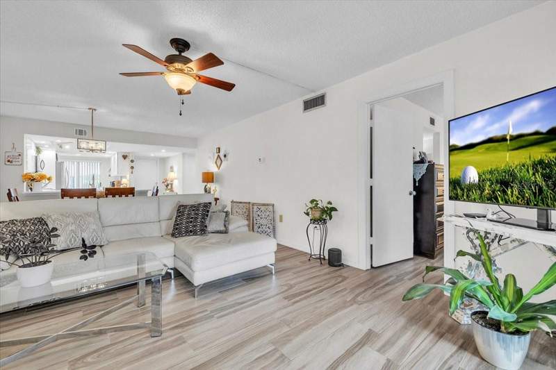 2 bedroom Condominium at 5209 Wedgewood Lane #17, Wedgewood Lake, Sarasota — photo 5