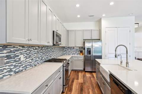 3326 Acacia Bay Avenue, Wesley Chapel FL - photo 11 of 52