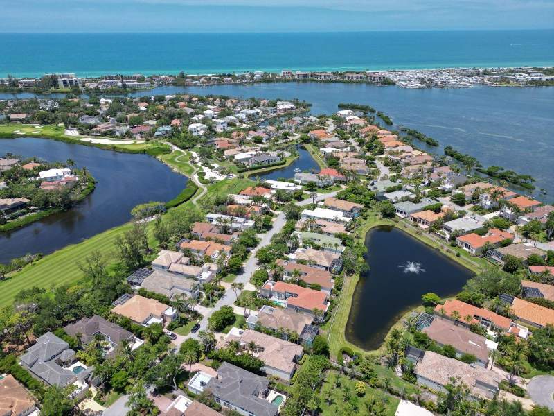 4 bedroom Single Family Residence at 3527 Fair Oaks Lane, Queens Harbour, Longboat Key — photo 4