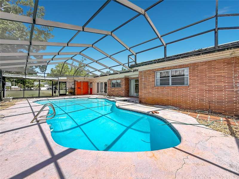605 COURTNEY DRIVE home for sale in Temple Terrace Riverside Subdi