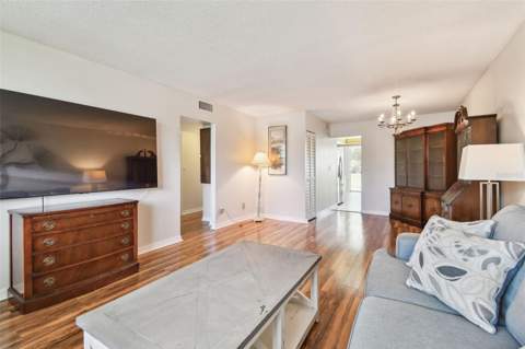 5095 Bay Street #103, St Petersburg FL - photo 6 of 27