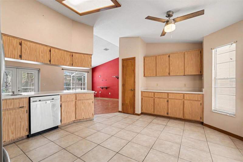 4 bedroom Single Family Residence at 11363 Norvell Road, Spring Hill Unit 18, Spring Hill — photo 4