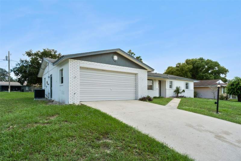 2 bedroom Single Family Residence at 1679 E Apache Circle, Deltona Lakes Unit 3, Deltona — photo 4