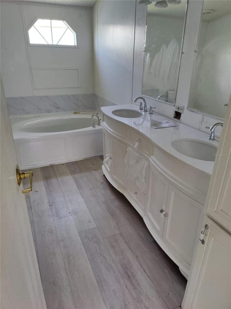 3 bedroom Manufactured Home at 8413 Fantasia Park Way, Lake Fantasia Platted Sub, Riverview — photo 2