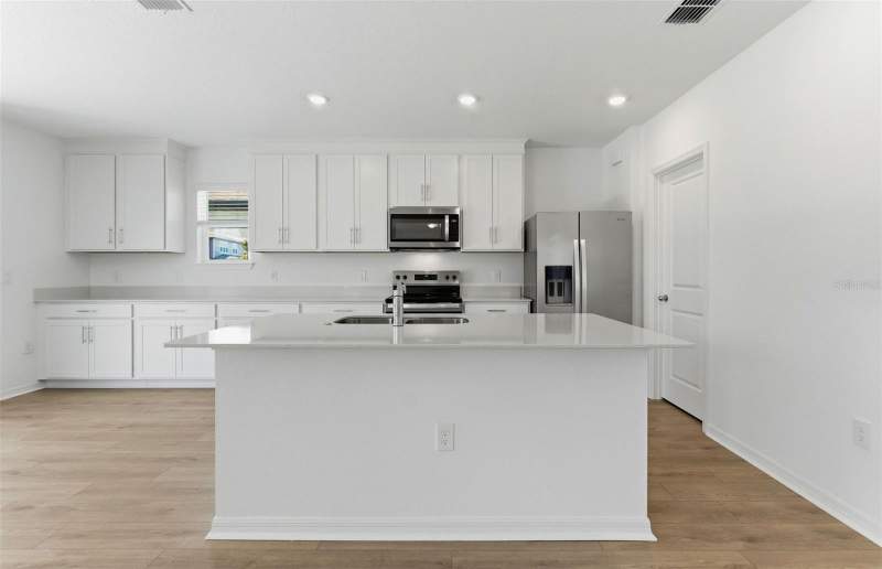 4 bedroom Single Family Residence at 1090 Silverlake Boulevard, Silverlake Phase 2, Lake Alfred — photo 3