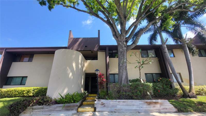 2 bedroom Condominium at 875 S Village Drive #102, Village Lake Condo, St Petersburg — photo 2