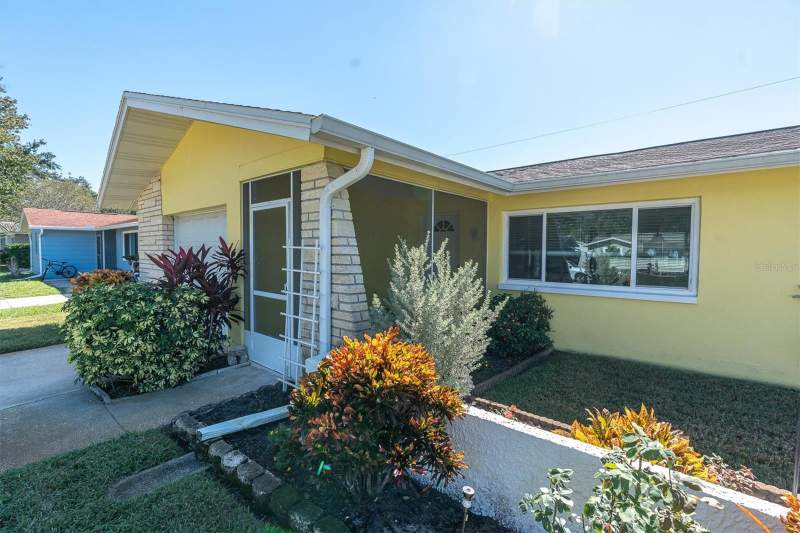 2 bedroom Single Family Residence at 2013 Forest Drive, Greenbriar, Clearwater — photo 3