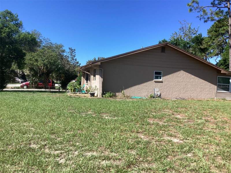 2 bedroom Single Family Residence at 8445 Dunnellon Road, Heather The, Weeki Wachee — photo 2