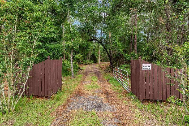 3 bedroom Single Family Residence at 7622 SE County Road 234, Gainesville, Gainesville — photo 2