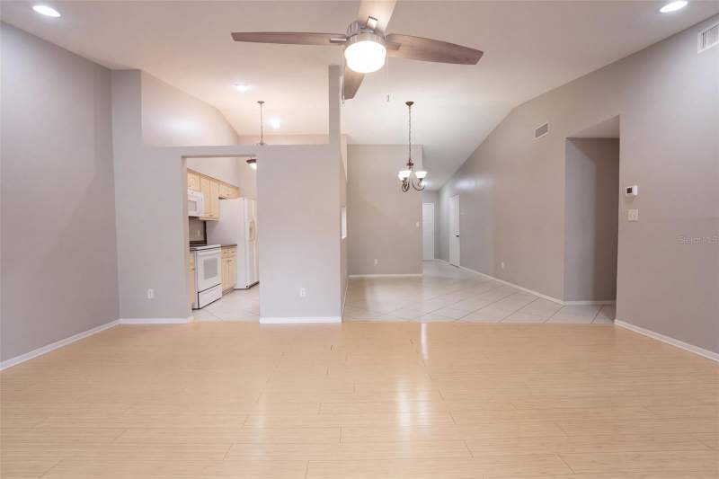 2 bedroom Townhouse at 102 Oakridge Court, Hidden Lake Villas Ph 5, Sanford — photo 5