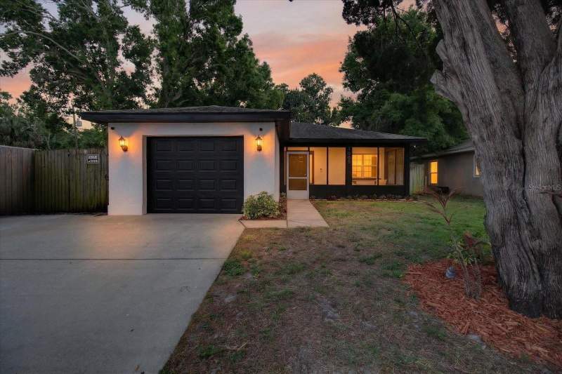 4 bedroom Single Family Residence at 1005 13TH AVENUE, HIGHLAND PARK, LARGO — photo 1