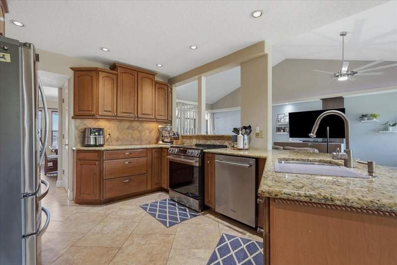 4 bedroom Single Family Residence at 16043 Penwood Drive, Tampa Palms Unit 3C, Tampa — photo 3