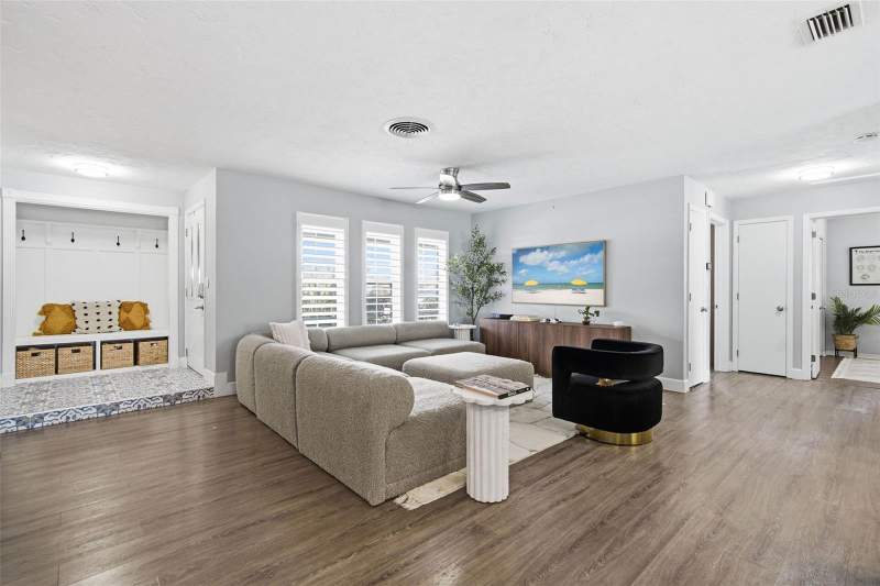 3 bedroom Single Family Residence at 1700 63rd Terrace, West Wedgewood Park 7th Add, St Petersburg — photo 5