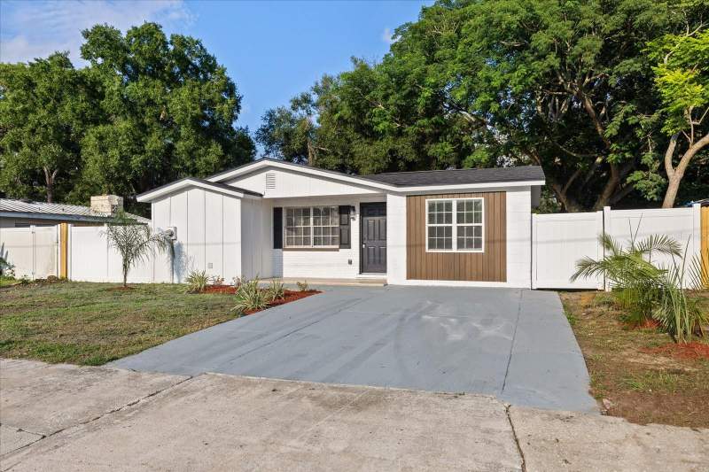 4 bedroom Single Family Residence at 8711 N River Forest Circle, River Forest Estates, Tampa — photo 3