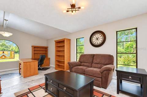 6916 Copperfield Drive, New Port Richey FL - photo 8 of 44