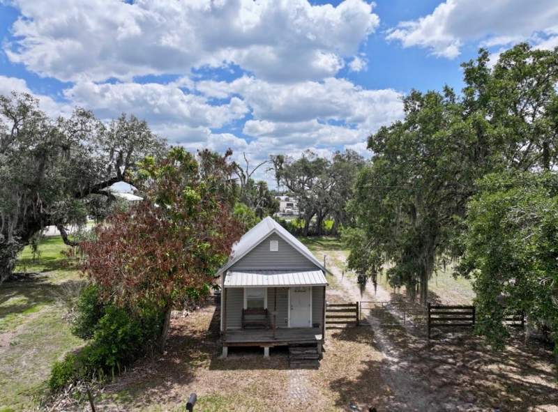 1 bedroom Single Family Residence at 117 S Manatee Avenue, F M Waldrons Add, Arcadia — photo 1