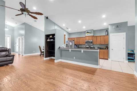 6020 Montana Avenue, New Port Richey FL - photo 8 of 47