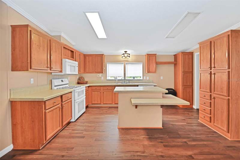 3 bedroom Manufactured Home at 18546 NE 5th Terrace Road, Silver Hills, Citra — photo 4