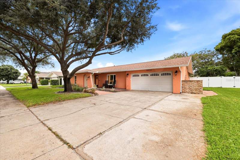 3 bedroom Single Family Residence at 8805 Kenwood Road, Bardmoor Golf View Estate 3rd Add, Seminole — photo 2