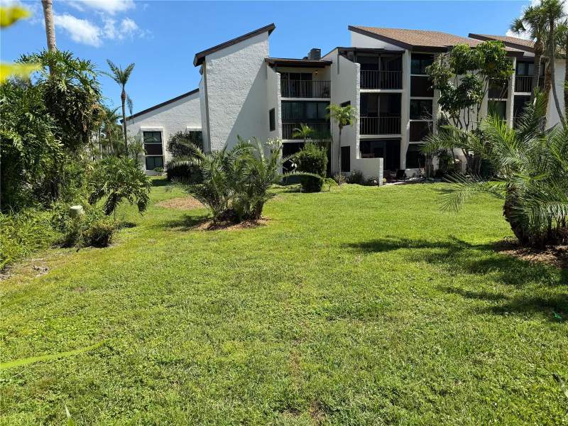 2 bedroom Condominium at 2207 BELLEAIR ROAD #B22, CHATEAU BELLEAIR CONDO, CLEARWATER — photo 1