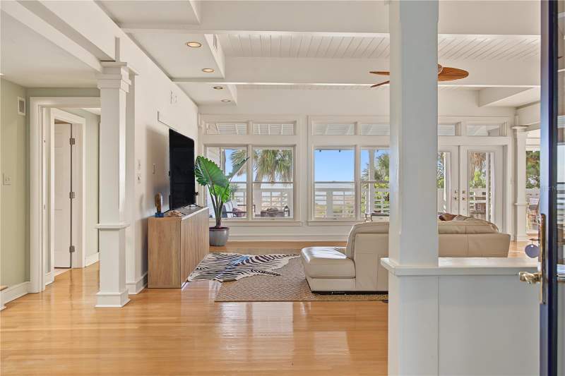 3 bedroom Single Family Residence at 956 Eldorado Avenue, Mandalay Sub, Clearwater — photo 4