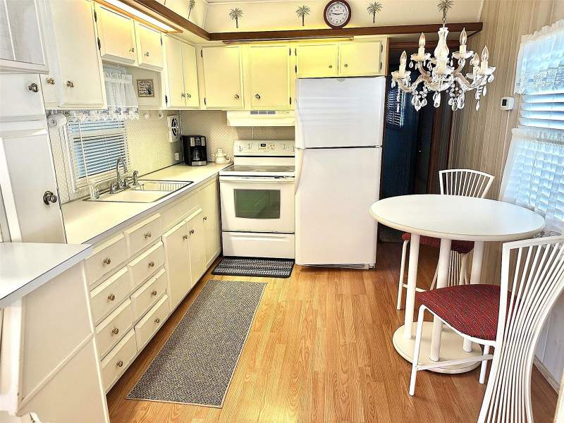 1 bedroom Mobile Home at 8300 Seminole Boulevard #241, Majestic Park Homes Inc Unrec, Seminole — photo 3
