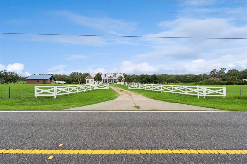 3 bedroom Single Family Residence at 24920 SE Highway 450, Sec 31 Twp 17 Rge 26 That Pt Of The S 1/4 Of E 1/2, Umatilla — photo 2