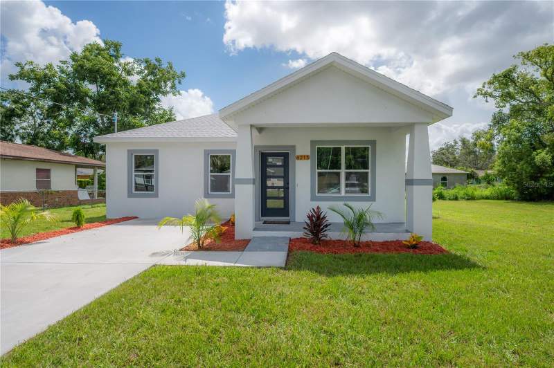 Robles HeightsHomes for Sale in Tampa, FL