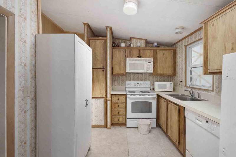 2 bedroom Manufactured Home at 1763 W Schwartz Boulevard, Lady Lake Orange Blossom Gardens Unit 07, Lady Lake — photo 2