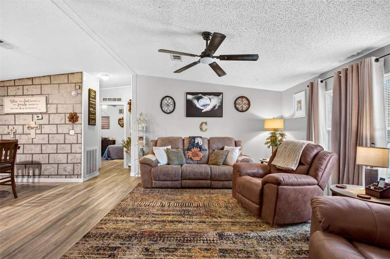 3 bedroom Manufactured Home at 39607 Louise Drive, Heather Park, Zephyrhills — photo 5