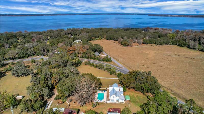 5 bedroom Single Family Residence at 9210 County Road 48, Yalaha, Yalaha — photo 2