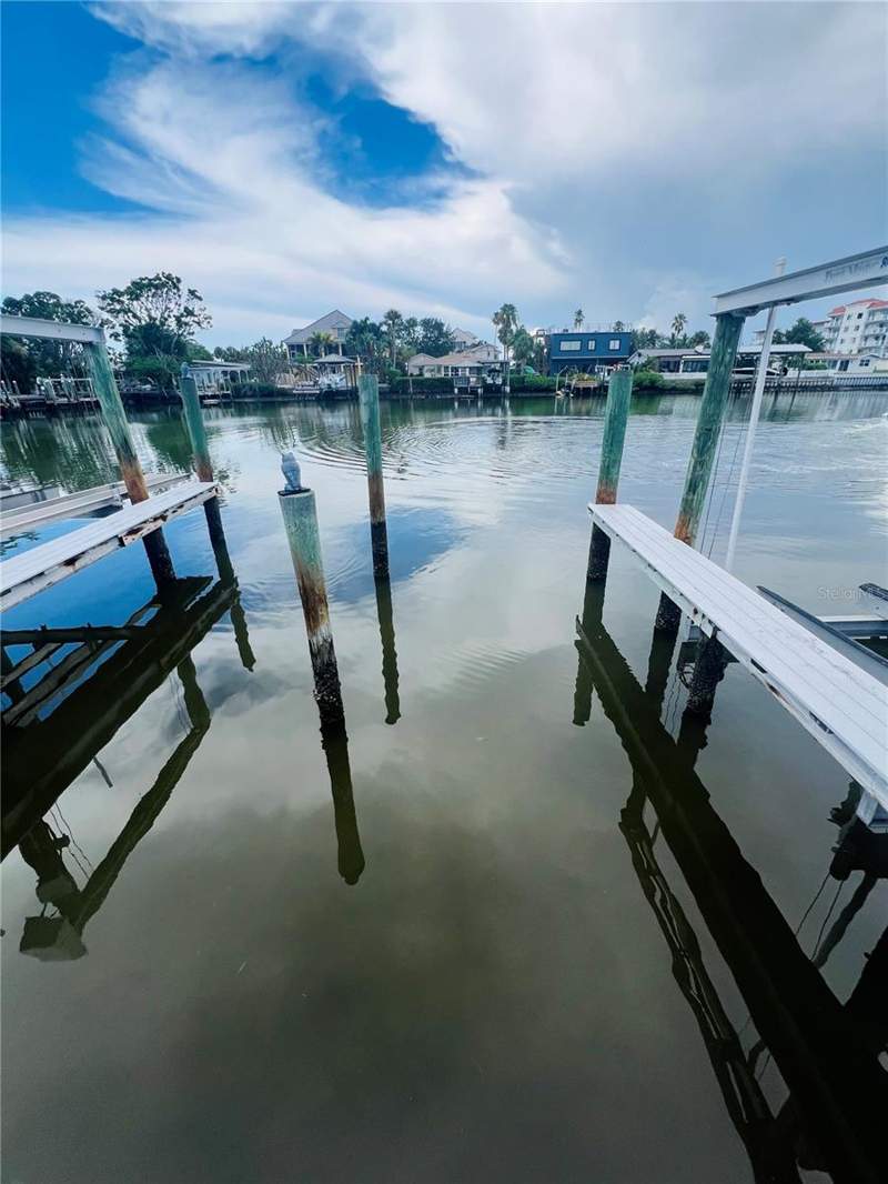 1 bedroom Condominium at 300 Venetian Drive #3, Venetian Shores Condo, Clearwater — photo 2